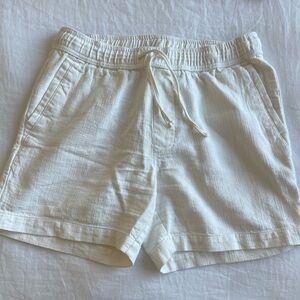 Zara Men’s Linen-Like Shorts